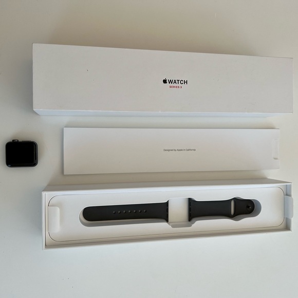 Apple Watch Series 3 38mm with cellular - Picture 2 of 4